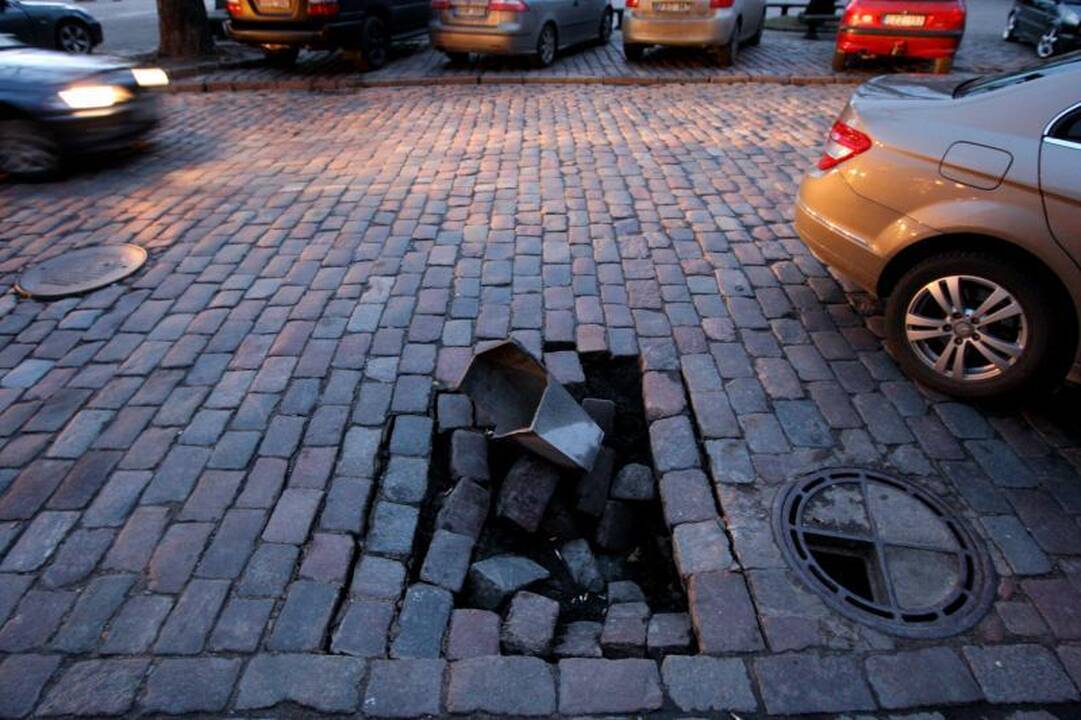 Rotušės aikštėje – spąstai vairuotojams 