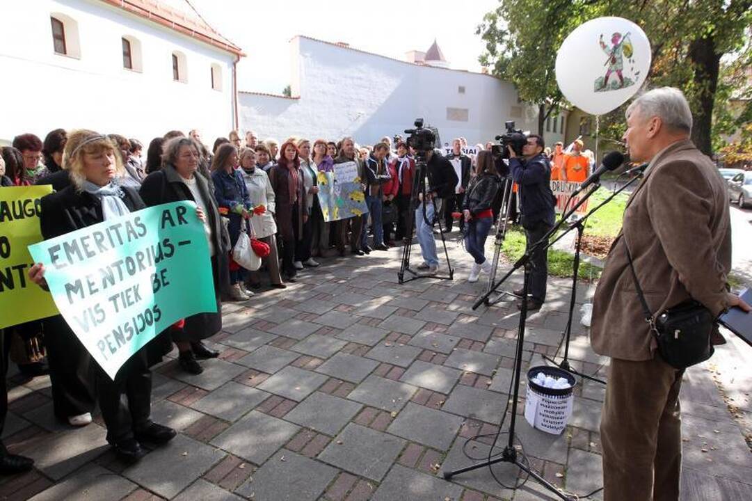 Sostinėje mitinguotojai pliekė švietimo ministrą