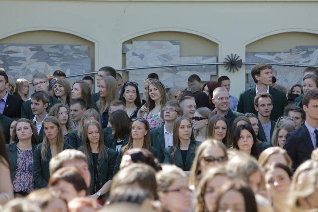 Klaipėdos moksleiviams aidėjo paskutinis skambutis