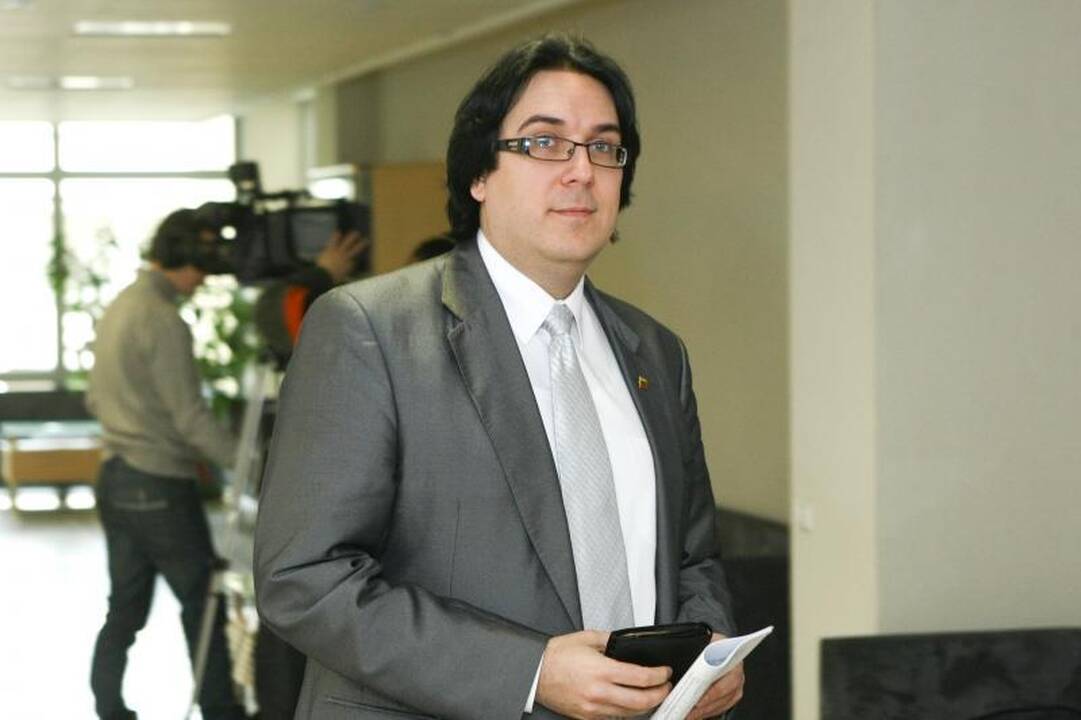 Parlamento vienišių gretos retėja