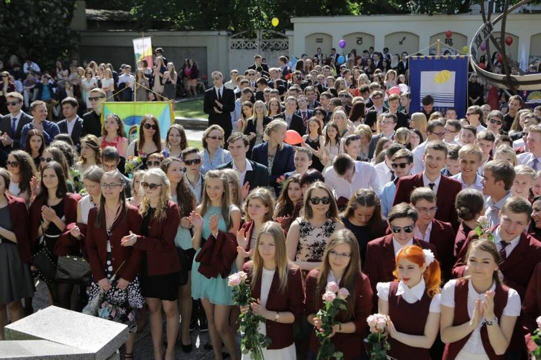 Klaipėdos moksleiviams aidėjo paskutinis skambutis