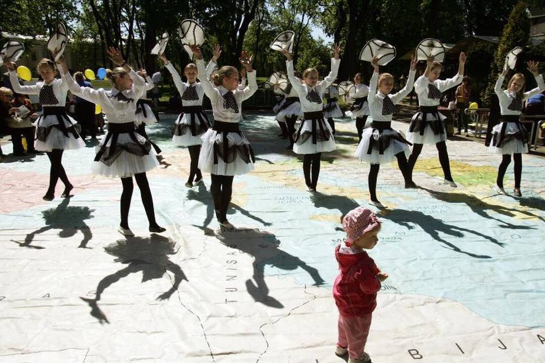 Europos dieną kauniečiai pasitiko šokiais ir dainomis