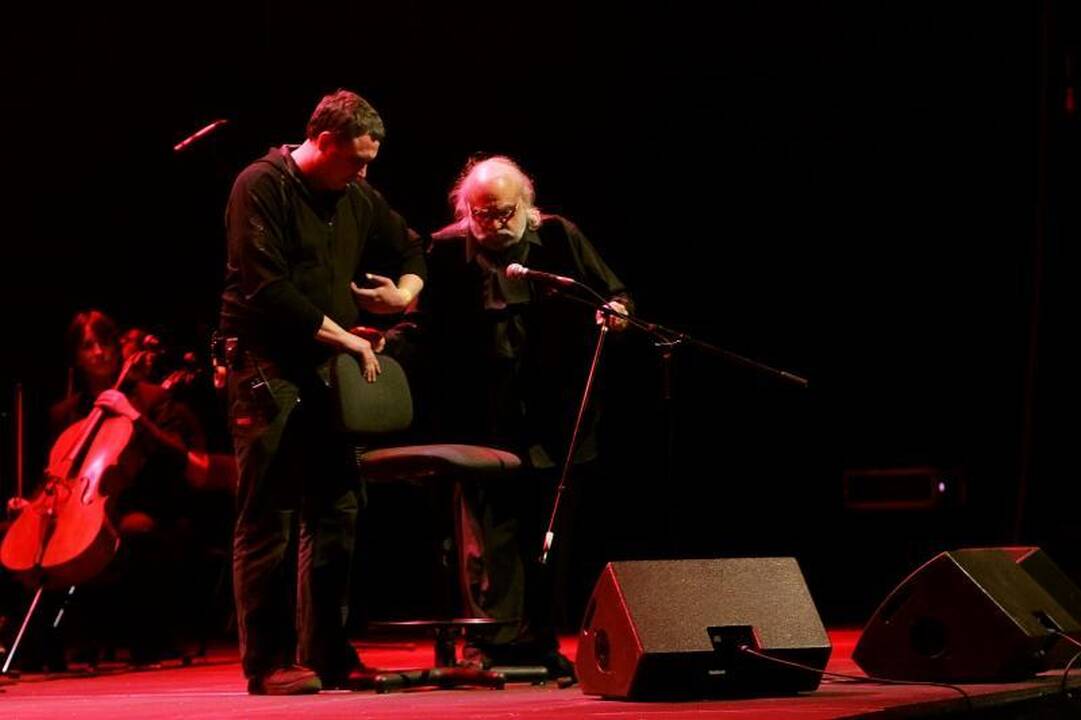 Demis Roussos privertė klaipėdiečius šokti sirtakį