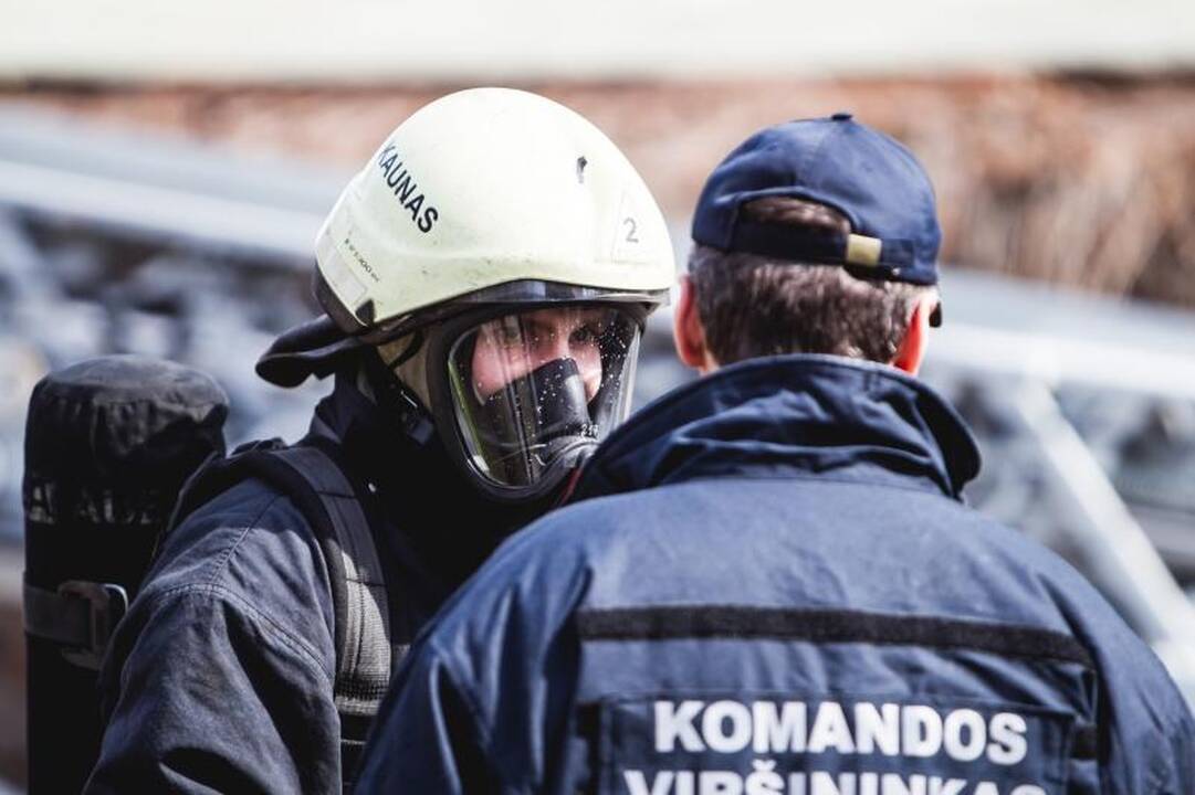 Gesinti Lėlių teatro sulėkė 7 ugniagesių automobiliai