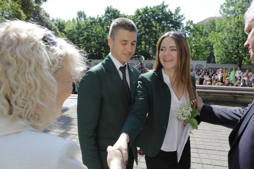 Klaipėdos moksleiviams aidėjo paskutinis skambutis