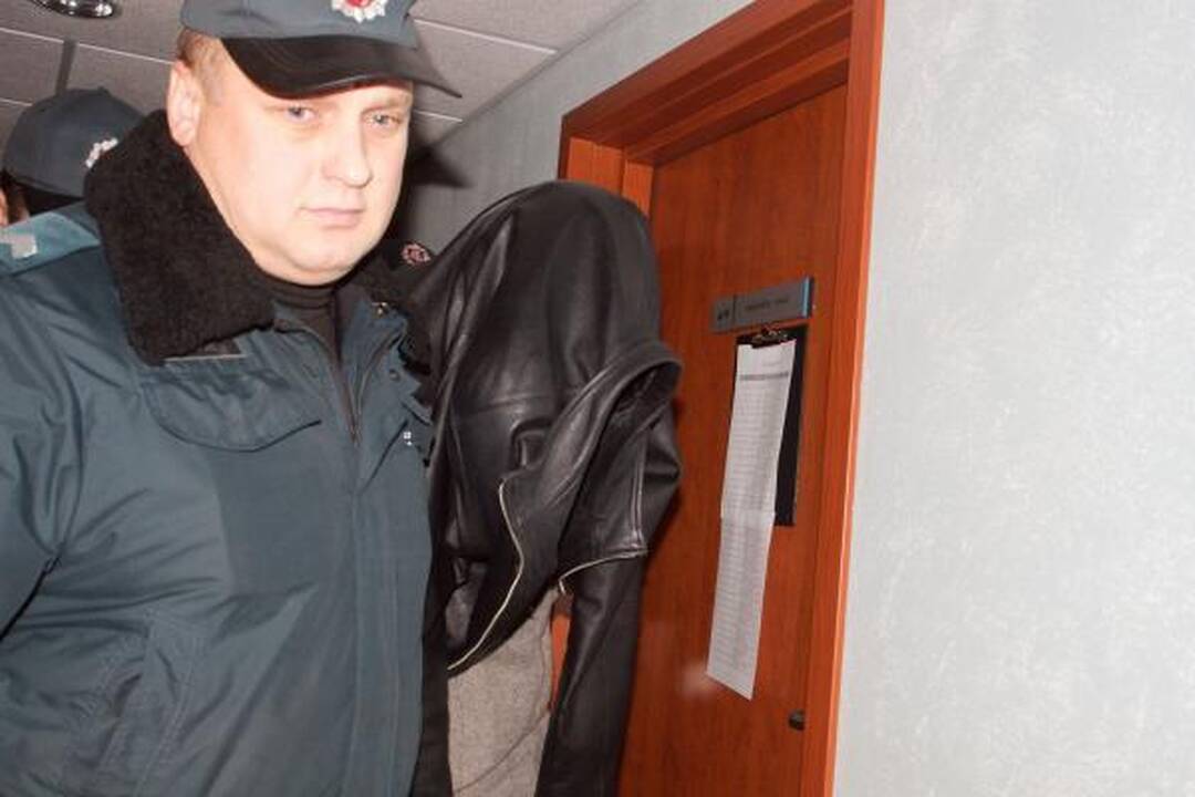 Teismas leido 3 mėnesiams suimti išžaginimu įtariamus GMPS darbuotojus (papildyta)
