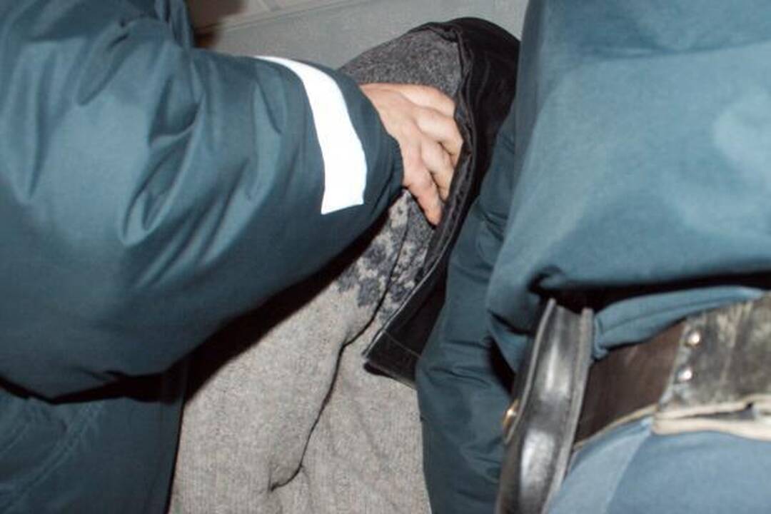 Teismas leido 3 mėnesiams suimti išžaginimu įtariamus GMPS darbuotojus (papildyta)