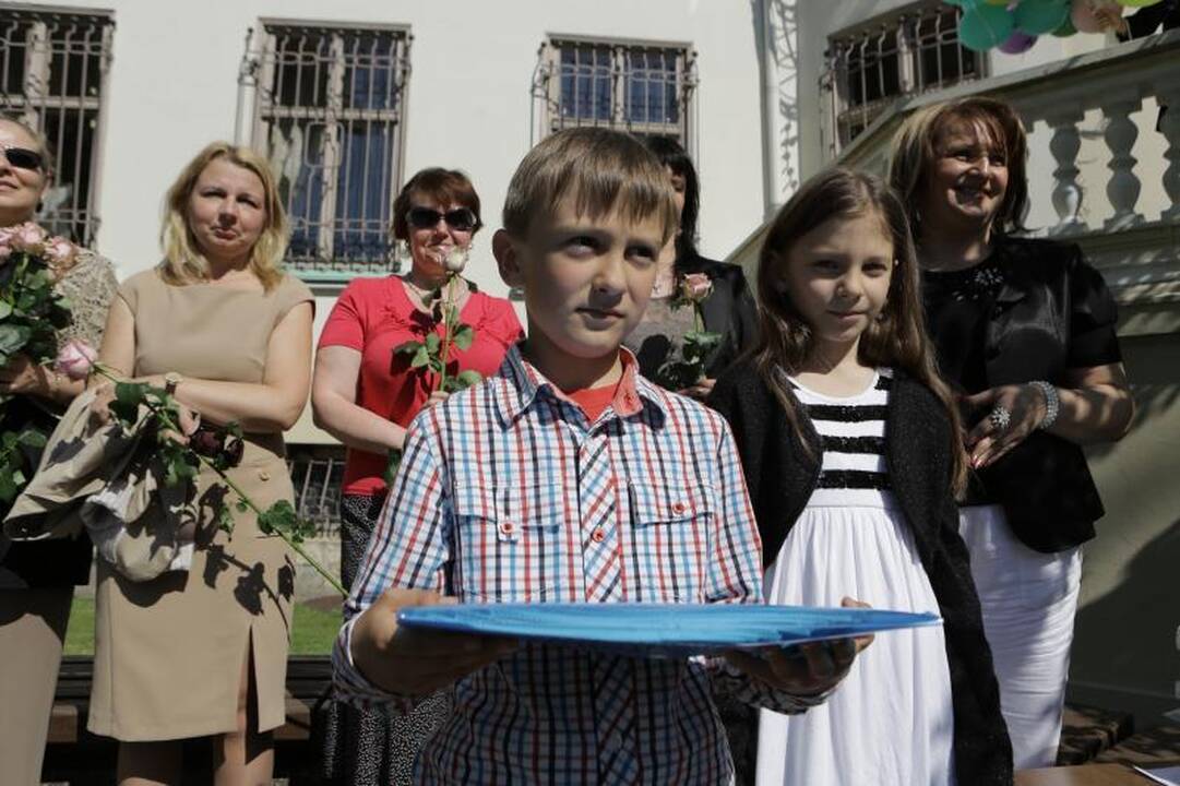 Klaipėdos moksleiviams aidėjo paskutinis skambutis