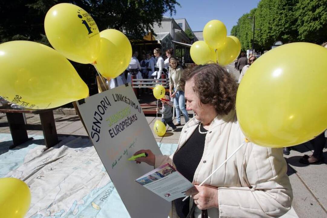 Europos dieną kauniečiai pasitiko šokiais ir dainomis