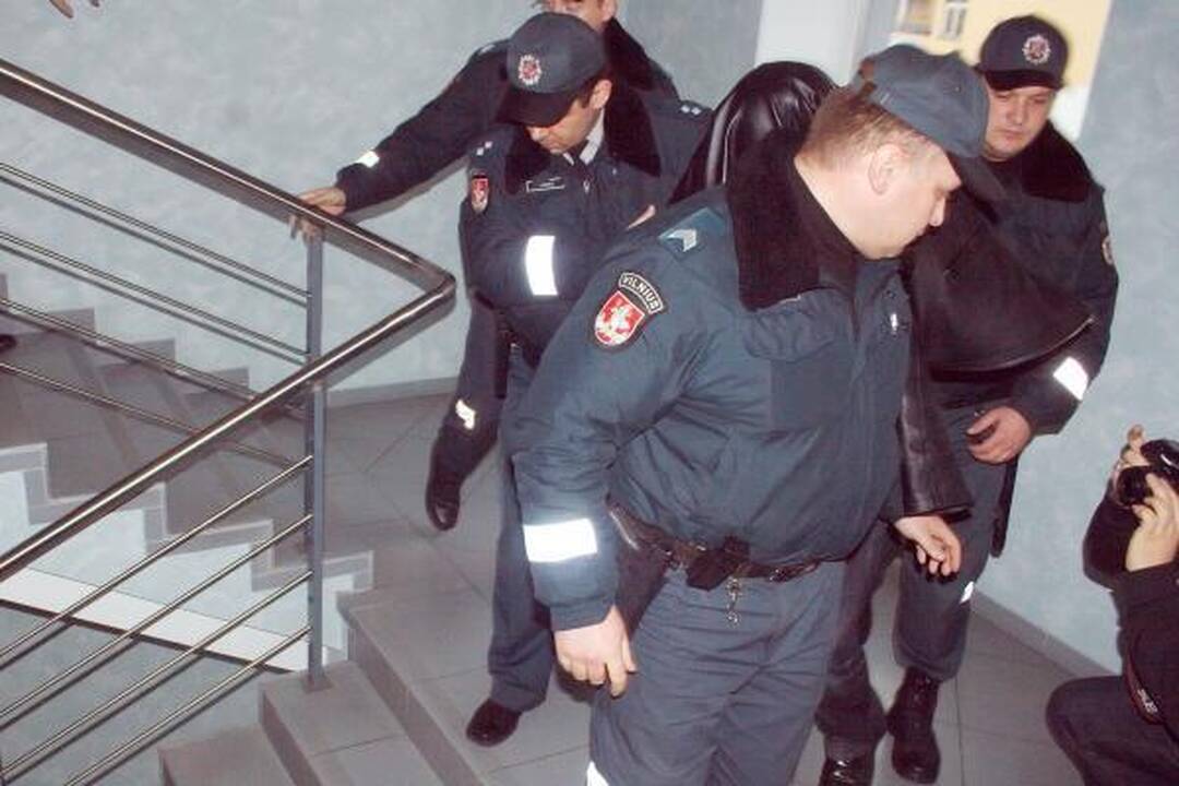 Teismas leido 3 mėnesiams suimti išžaginimu įtariamus GMPS darbuotojus (papildyta)