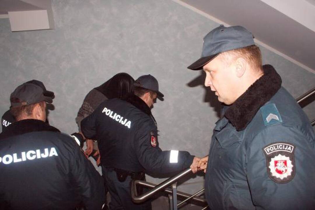 Teismas leido 3 mėnesiams suimti išžaginimu įtariamus GMPS darbuotojus (papildyta)