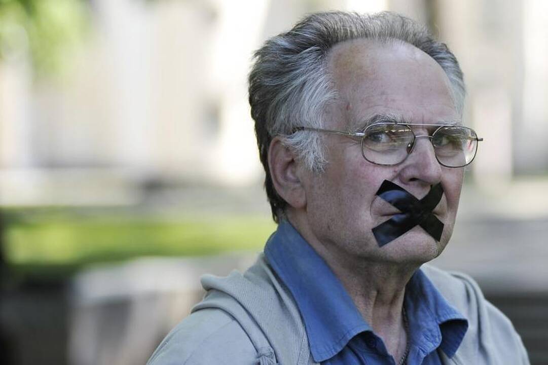 Protestu reikalauta D.Kedžio dukrą atiduoti į neutralią aplinką
