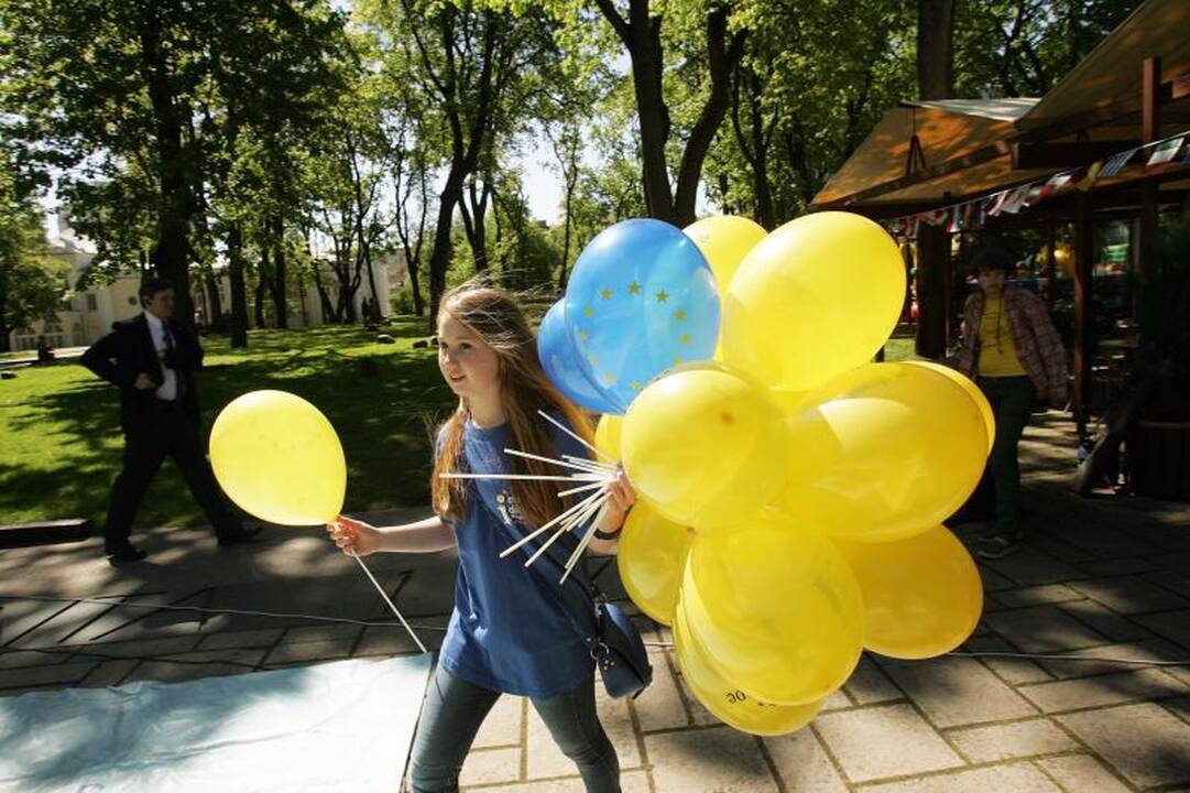 Europos dieną kauniečiai pasitiko šokiais ir dainomis