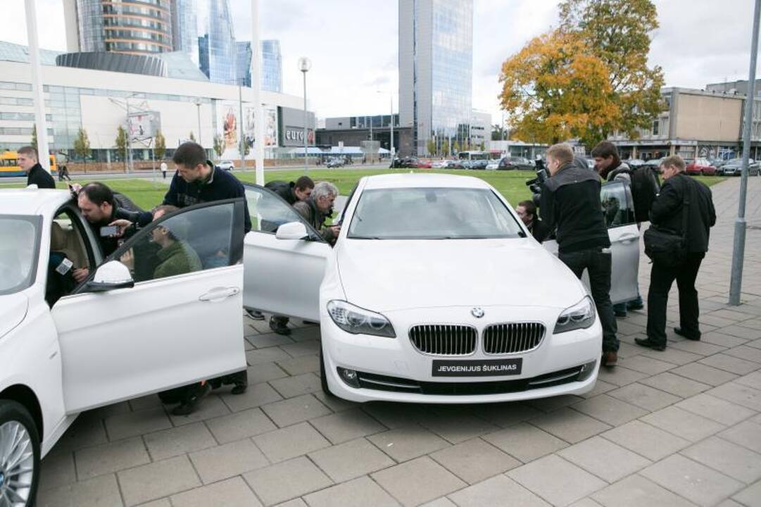 Olimpiečiams įteikti prabangių BMW automobilių rakteliai