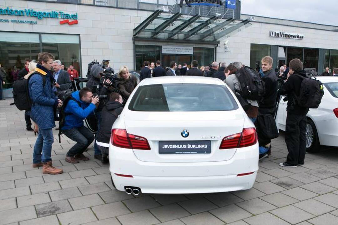 Olimpiečiams įteikti prabangių BMW automobilių rakteliai