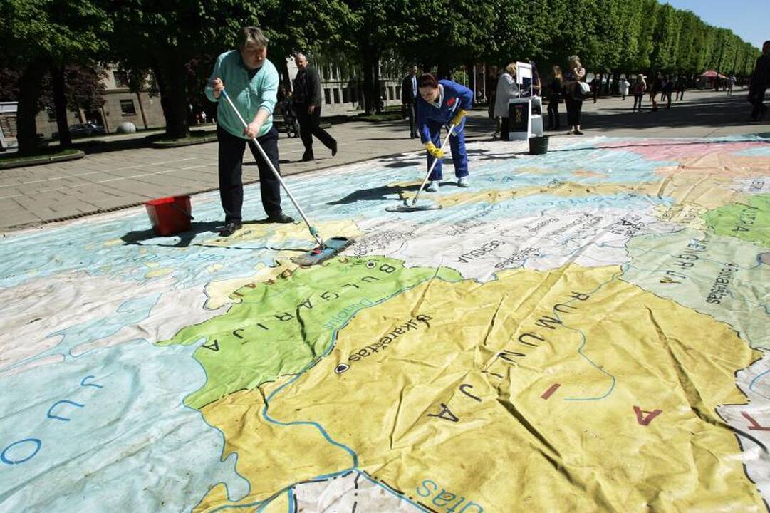 Europos dieną kauniečiai pasitiko šokiais ir dainomis