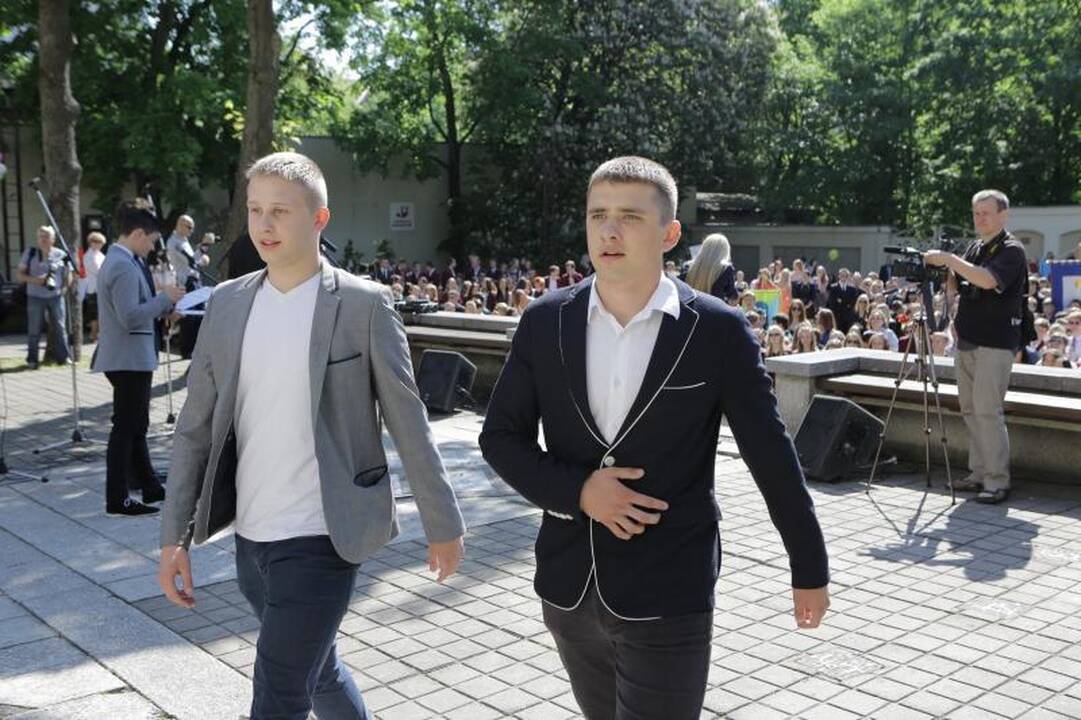 Klaipėdos moksleiviams aidėjo paskutinis skambutis
