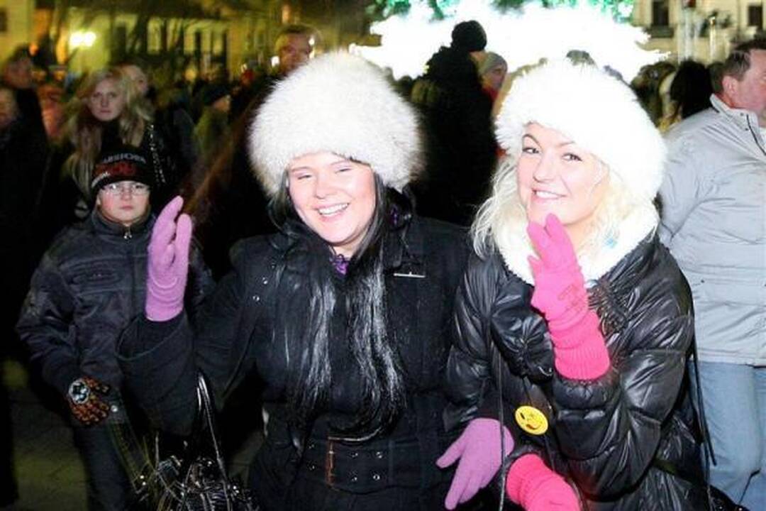 Sužibo Kauno Rotušės aikštės kalėdinė eglė