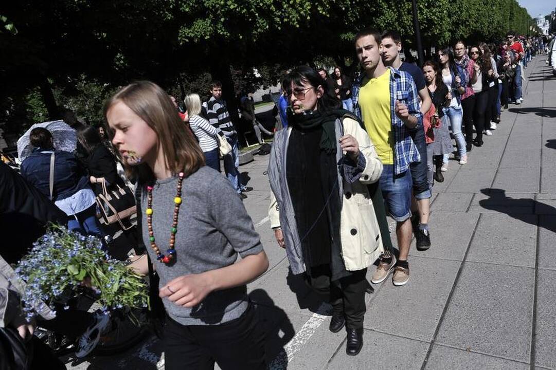 Protestu reikalauta D.Kedžio dukrą atiduoti į neutralią aplinką