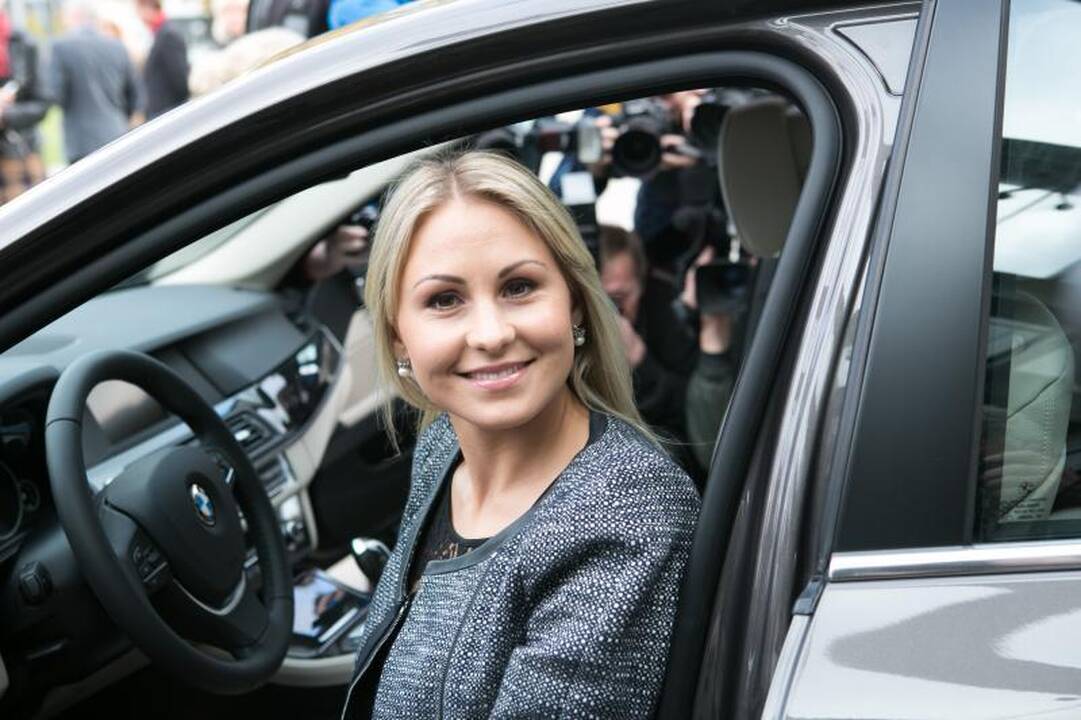 Olimpiečiams įteikti prabangių BMW automobilių rakteliai
