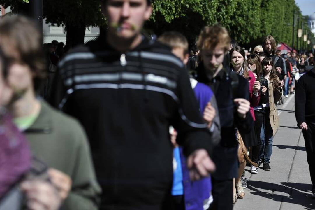 Protestu reikalauta D.Kedžio dukrą atiduoti į neutralią aplinką