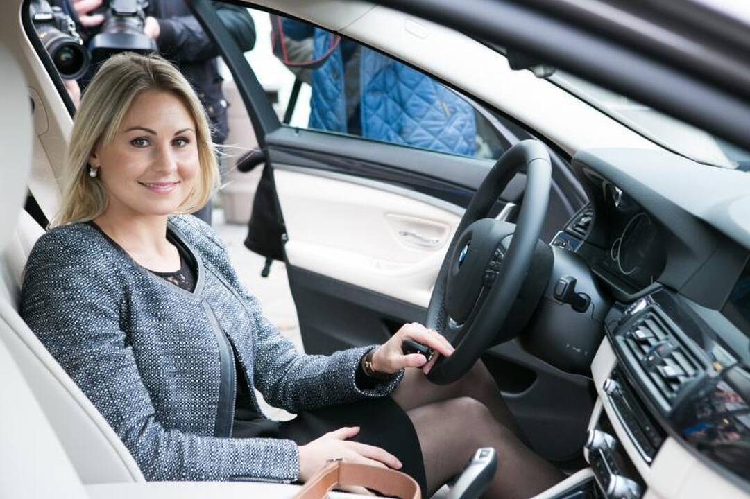 Olimpiečiams įteikti prabangių BMW automobilių rakteliai