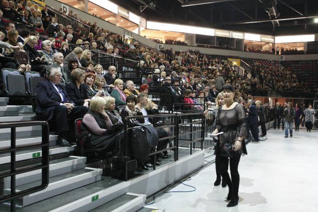Klaipėdiečiai apipylė M. Mathieu gėlėmis