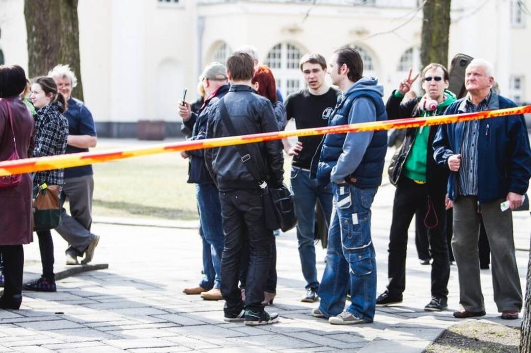 Gesinti Lėlių teatro sulėkė 7 ugniagesių automobiliai