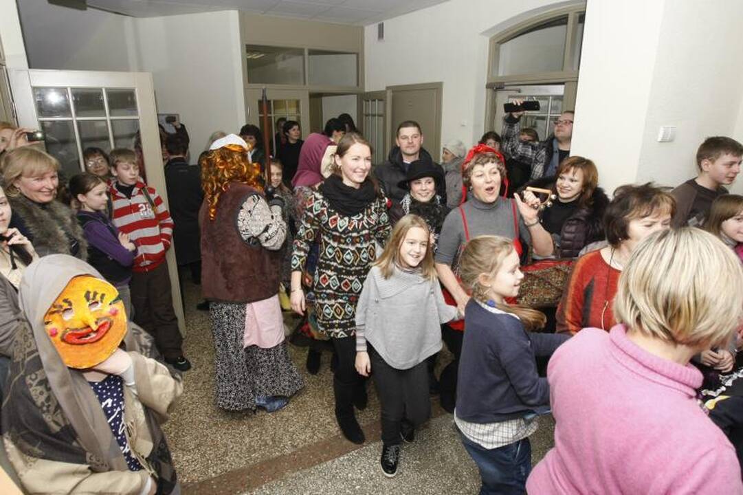 J. Karoso muzikos mokykla Užgavėnes sutiko su trenksmu