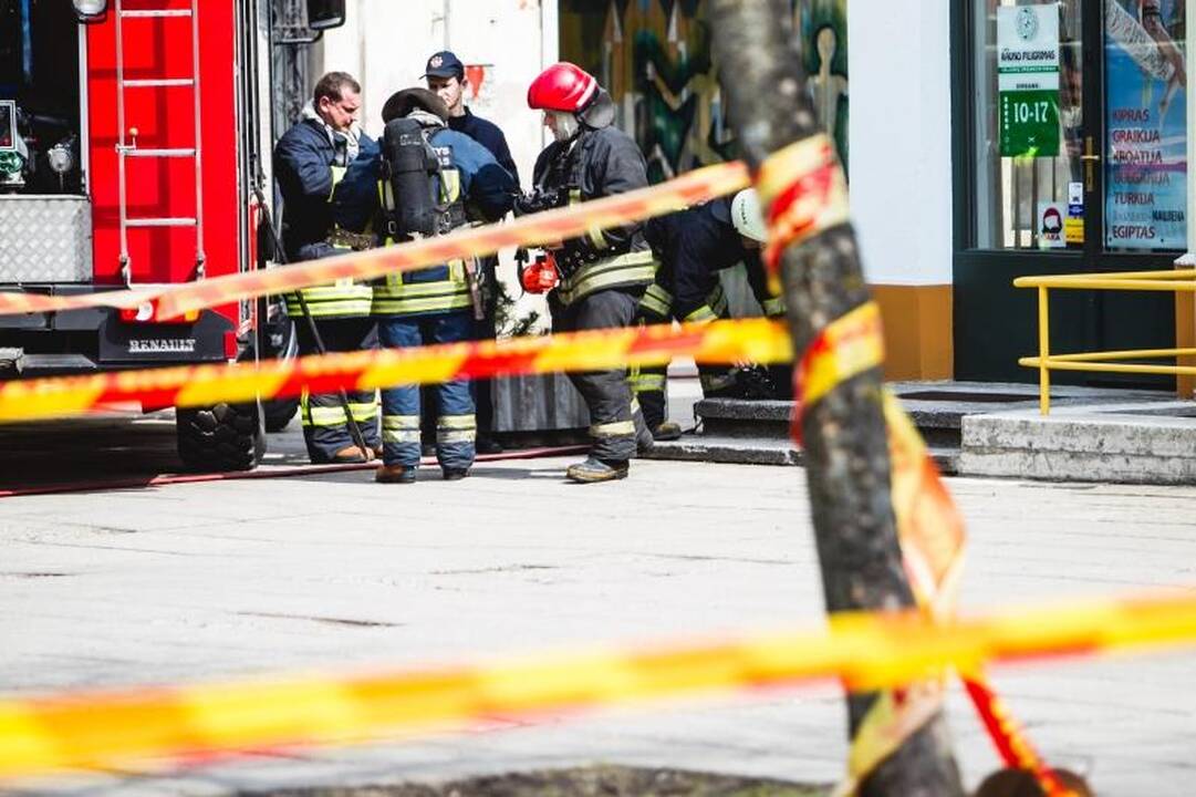 Gesinti Lėlių teatro sulėkė 7 ugniagesių automobiliai