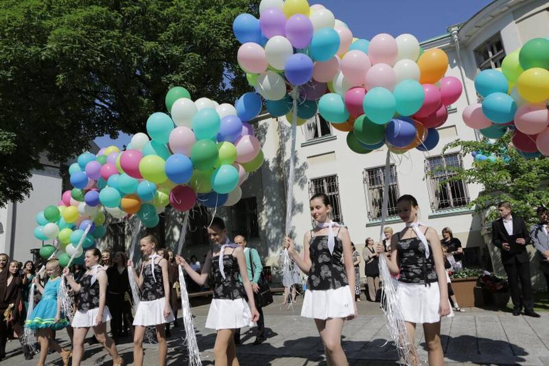 Klaipėdos moksleiviams aidėjo paskutinis skambutis