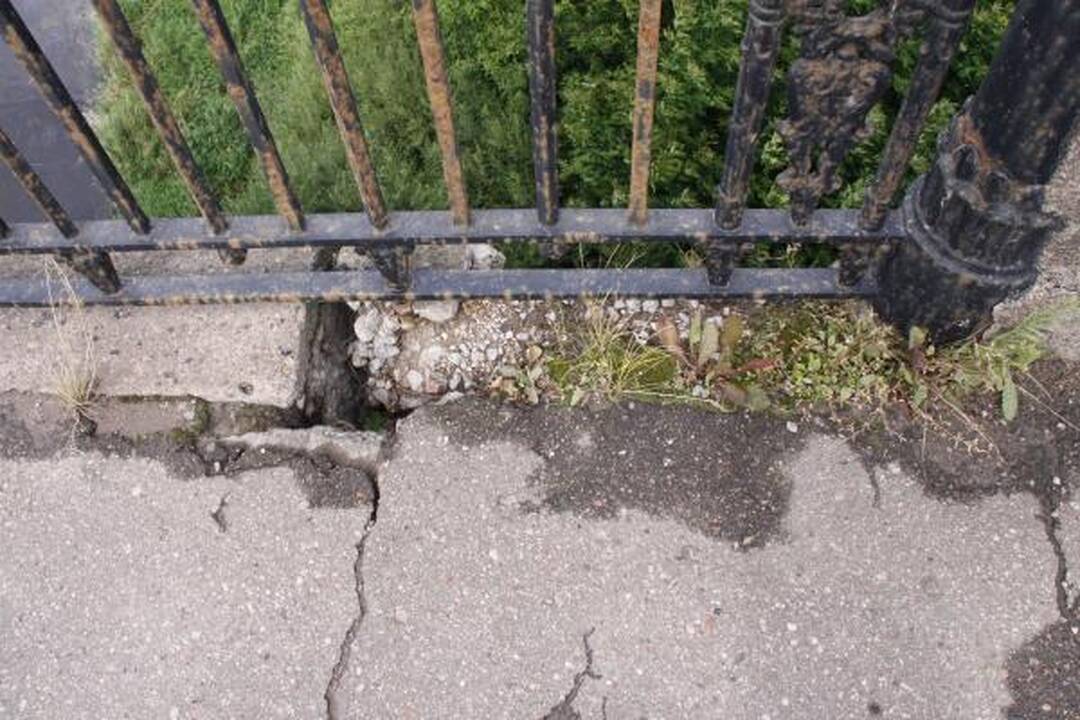 Panemunės tiltas griūva pats, irti jam padeda ir vairuotojai (papildyta)