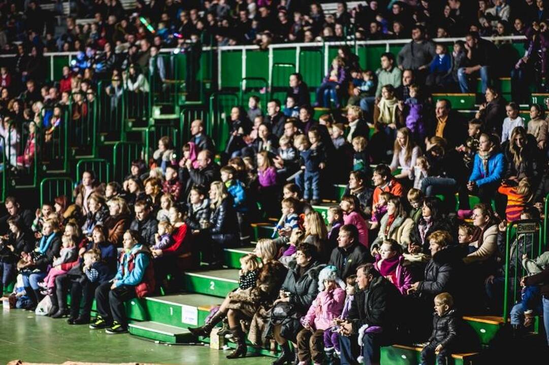 Nepaisant protestų, Kaune drambliai šoko „Gangnam style“ ritmu