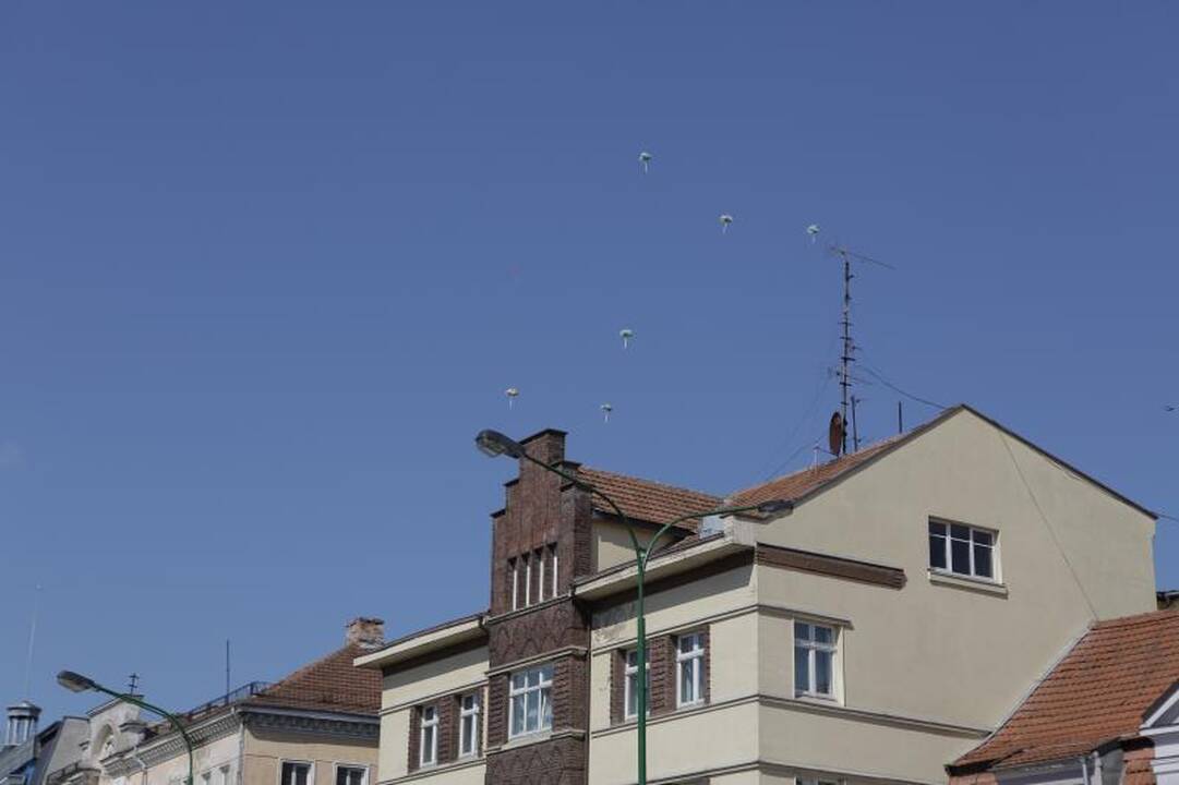 Klaipėdos moksleiviams aidėjo paskutinis skambutis