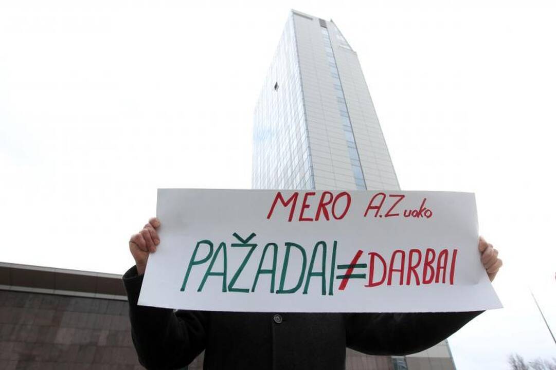 Prie savivaldybės – protestas prieš A.Zuoko savivalę