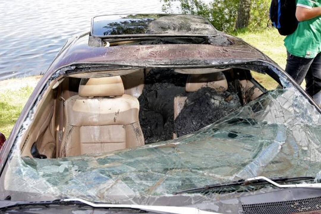 Lampėdžio ežere nuskendo automobilis