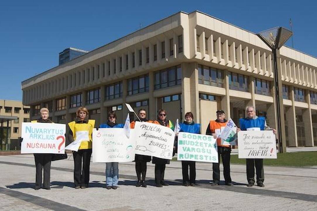 Profesinės sąjungos kyla į kovą ir gegužės 1-ąją žada eitynes