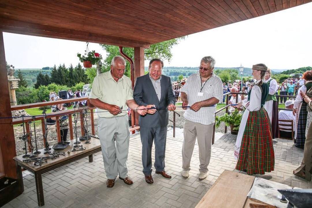 Kauno rajone atidarytas tradicinių amatų centras