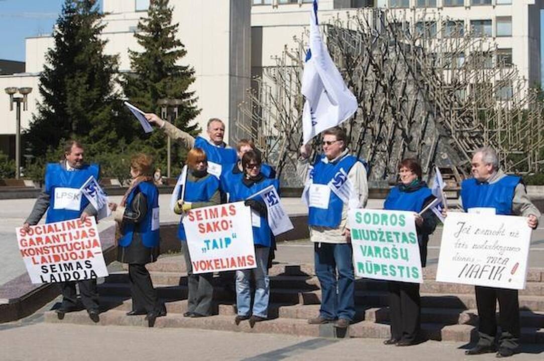 Profesinės sąjungos kyla į kovą ir gegužės 1-ąją žada eitynes