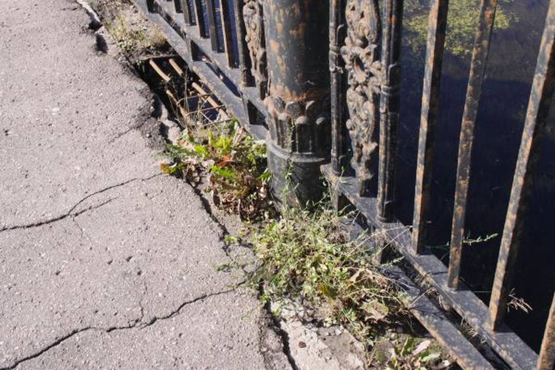 Panemunės tiltas griūva pats, irti jam padeda ir vairuotojai (papildyta)