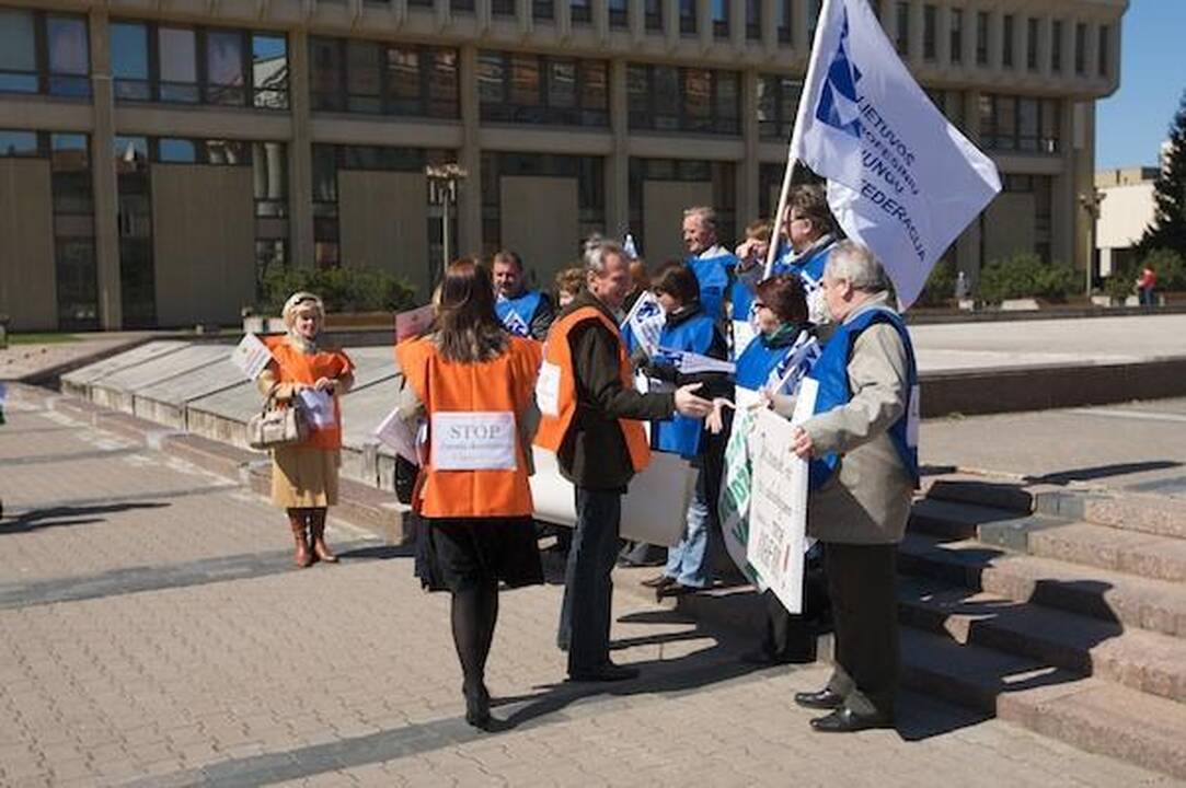 Profesinės sąjungos kyla į kovą ir gegužės 1-ąją žada eitynes