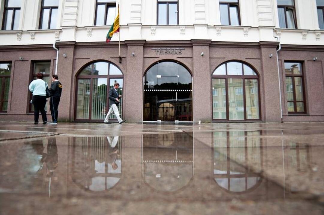 Dėl dingusios elektros teko nutraukti teismo posėdžius