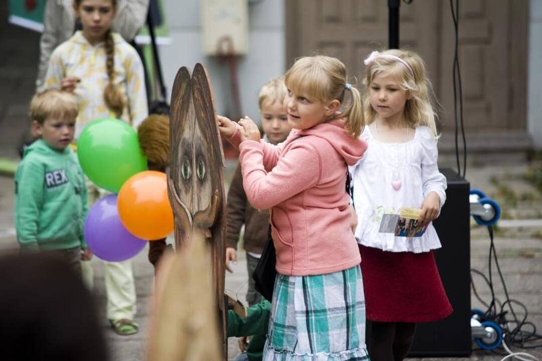 Kauno centre lėlės kvietė į pasakų miestą