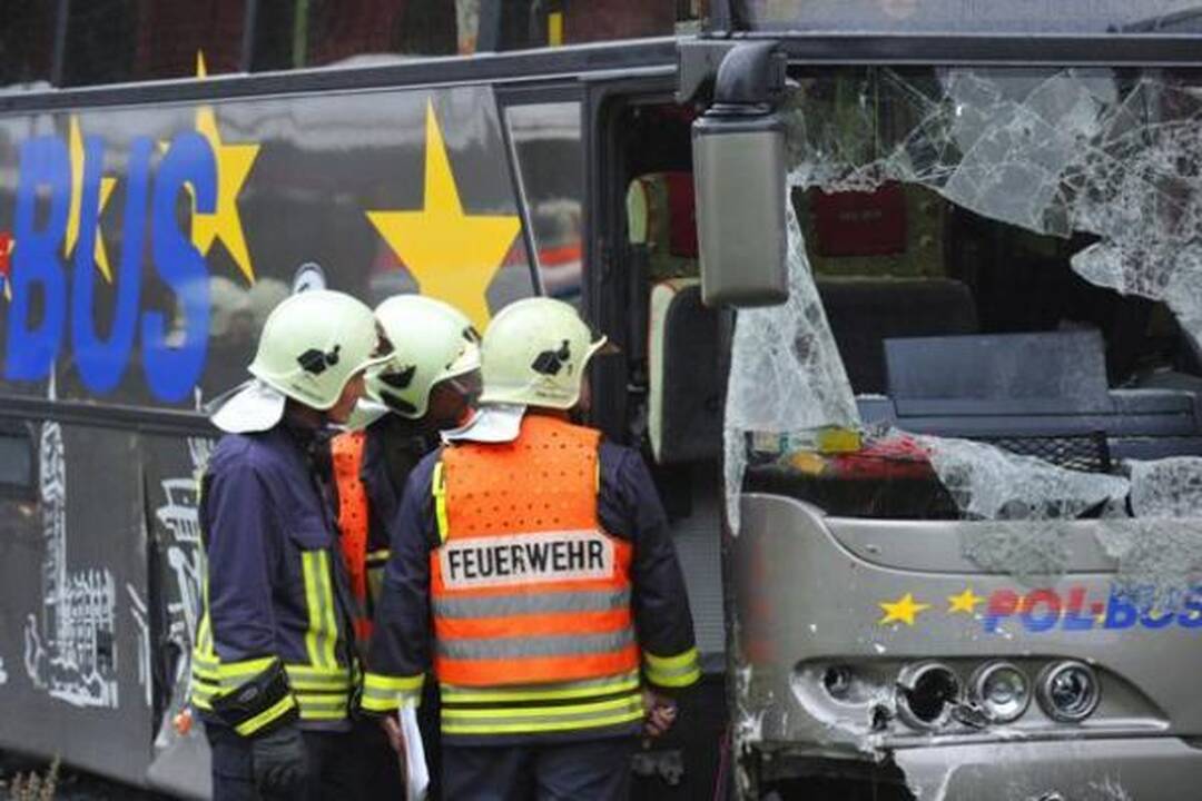Vokietijoje per lenkų turistų autobuso avariją žuvo 13 žmonių (papildyta)