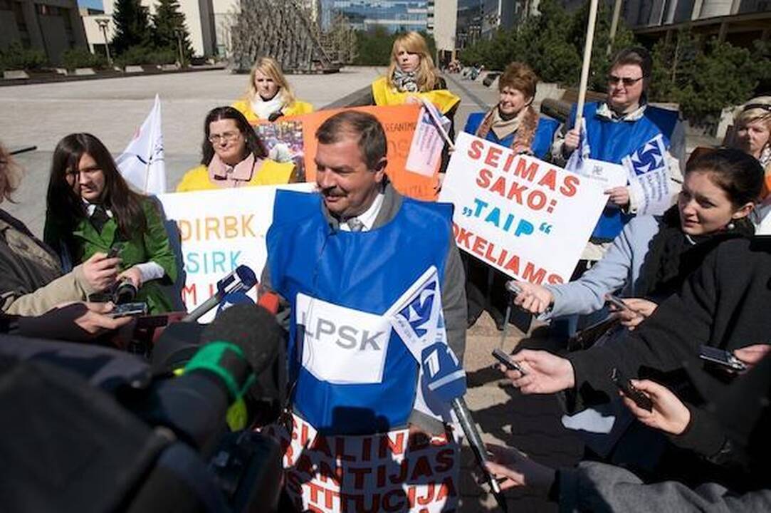 Profesinės sąjungos kyla į kovą ir gegužės 1-ąją žada eitynes