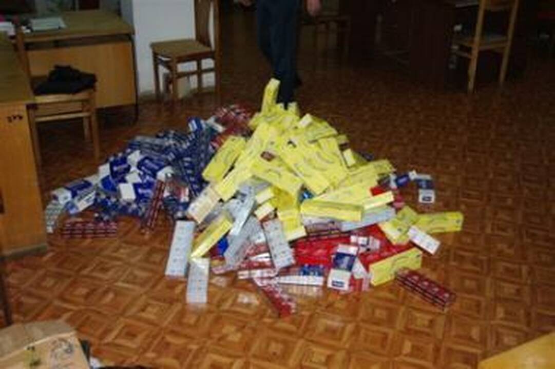 Atvykę spręsti buitinio konflikto pareigūnai aptiko nelegalaus alkoholio ir cigarečių