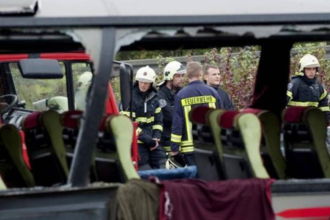 Vokietijoje per lenkų turistų autobuso avariją žuvo 13 žmonių (papildyta)