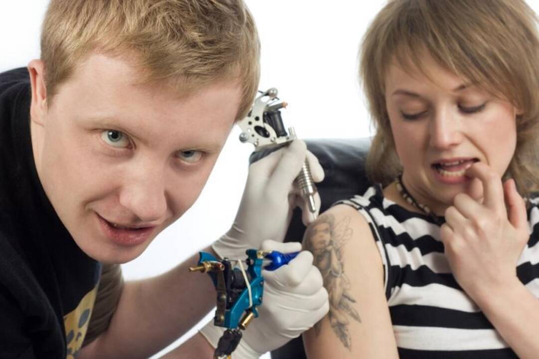 Jaunystės klaida laikomas tatuiruotes pašalinti pavyksta ne visada