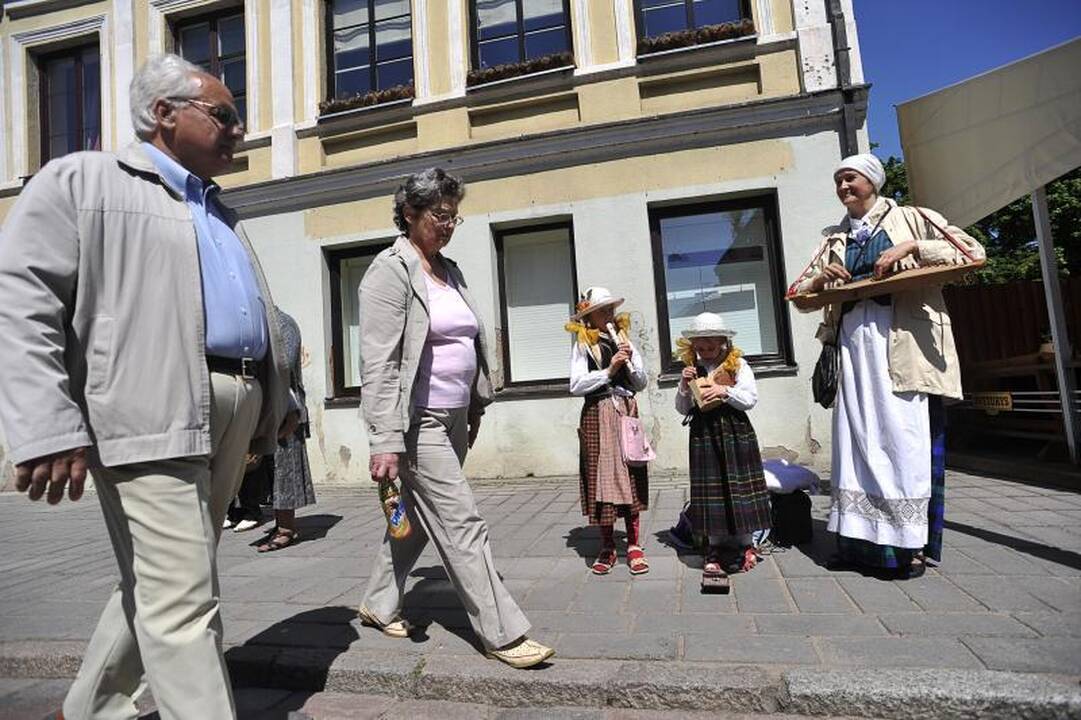 Mieste šurmuliuoja šventiškai nusiteikę kauniečiai