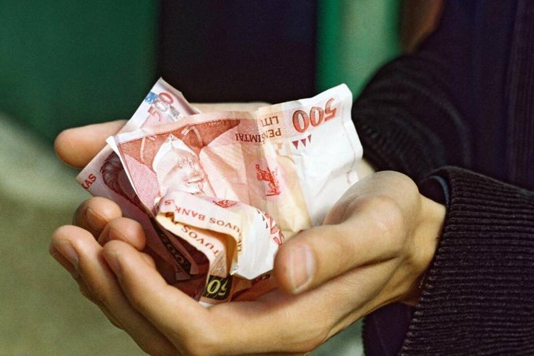 Valstybės institucijų išlaidos pernai augo beveik trečdaliu